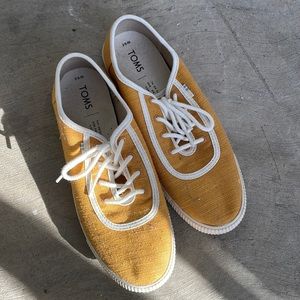 Toms Sneakers. Size 6.5. Gently Worn.